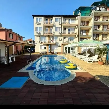 Готель стоянови Равда