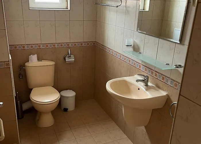 стоянови Готель Равда